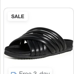 New roam black sandals never worn